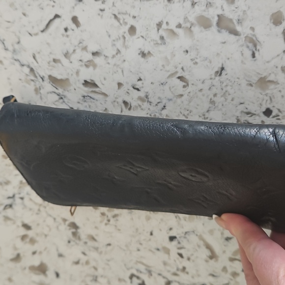 Louis Vuitton Black Embossed Leather Wallet/Wristlet - Needs Rehab - Picture 3 of 15